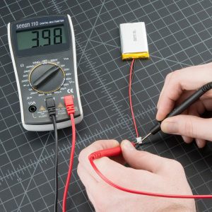 اندازه گیری ولتاژ مولتی متر دیجیتال سیان 110